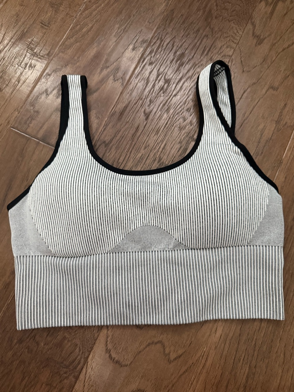 Pro Fit Seamless Ribbed Scoop Sports Bra - Black & White size XL NWOT